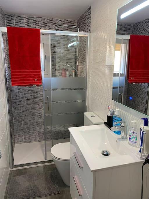 Habitaciones Bonitas Y Comodas L'Hospitalet de Llobregat Eksteriør billede