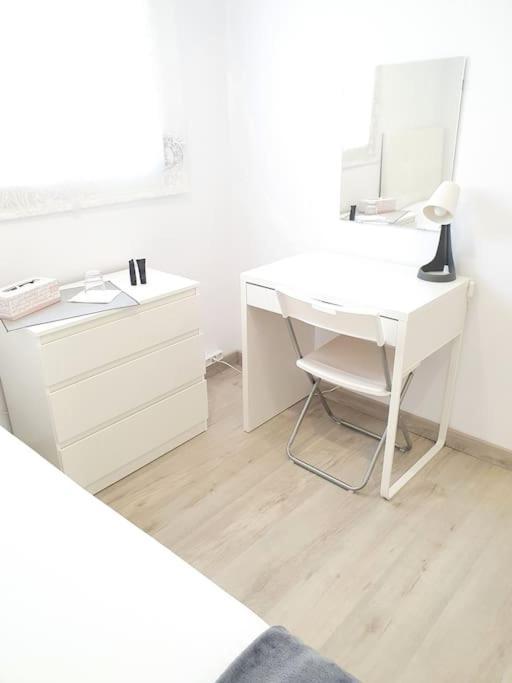 Habitaciones Bonitas Y Comodas L'Hospitalet de Llobregat Eksteriør billede