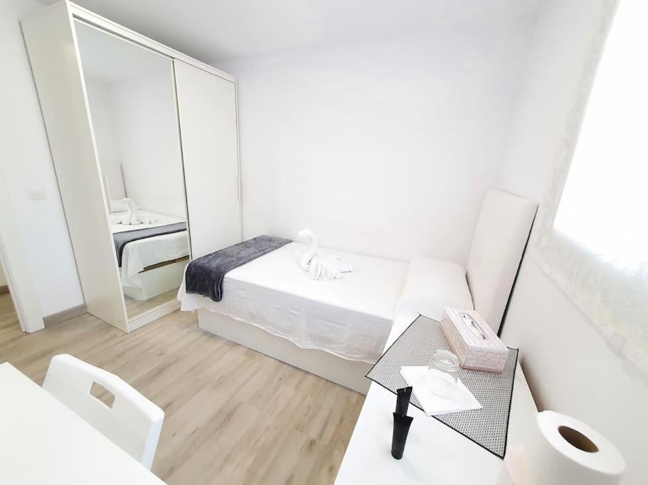 Habitaciones Bonitas Y Comodas L'Hospitalet de Llobregat Eksteriør billede