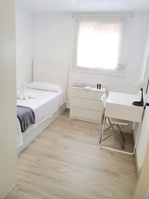 Habitaciones Bonitas Y Comodas L'Hospitalet de Llobregat Eksteriør billede