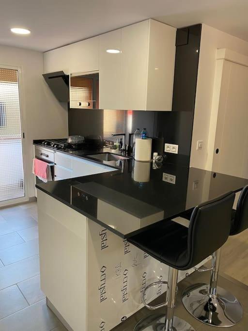 Habitaciones Bonitas Y Comodas L'Hospitalet de Llobregat Eksteriør billede