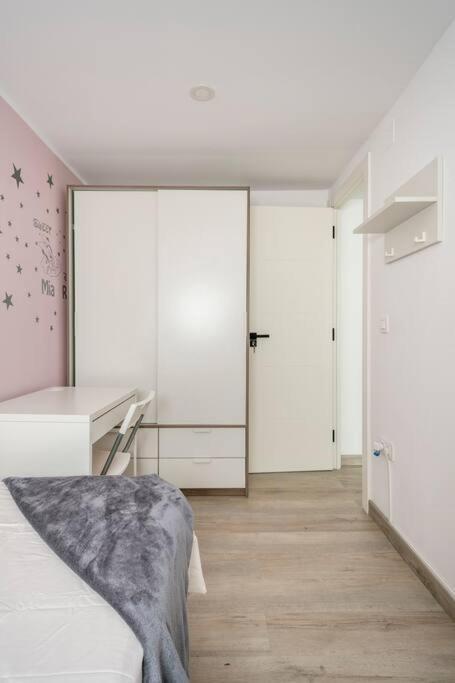 Habitaciones Bonitas Y Comodas L'Hospitalet de Llobregat Eksteriør billede