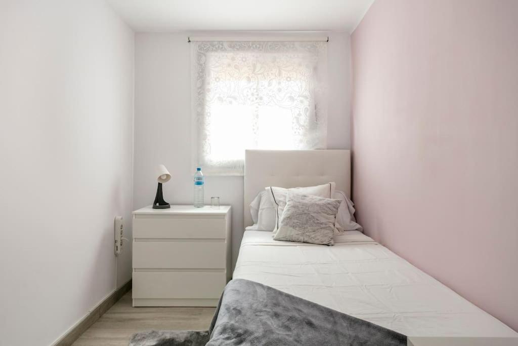 Habitaciones Bonitas Y Comodas L'Hospitalet de Llobregat Eksteriør billede