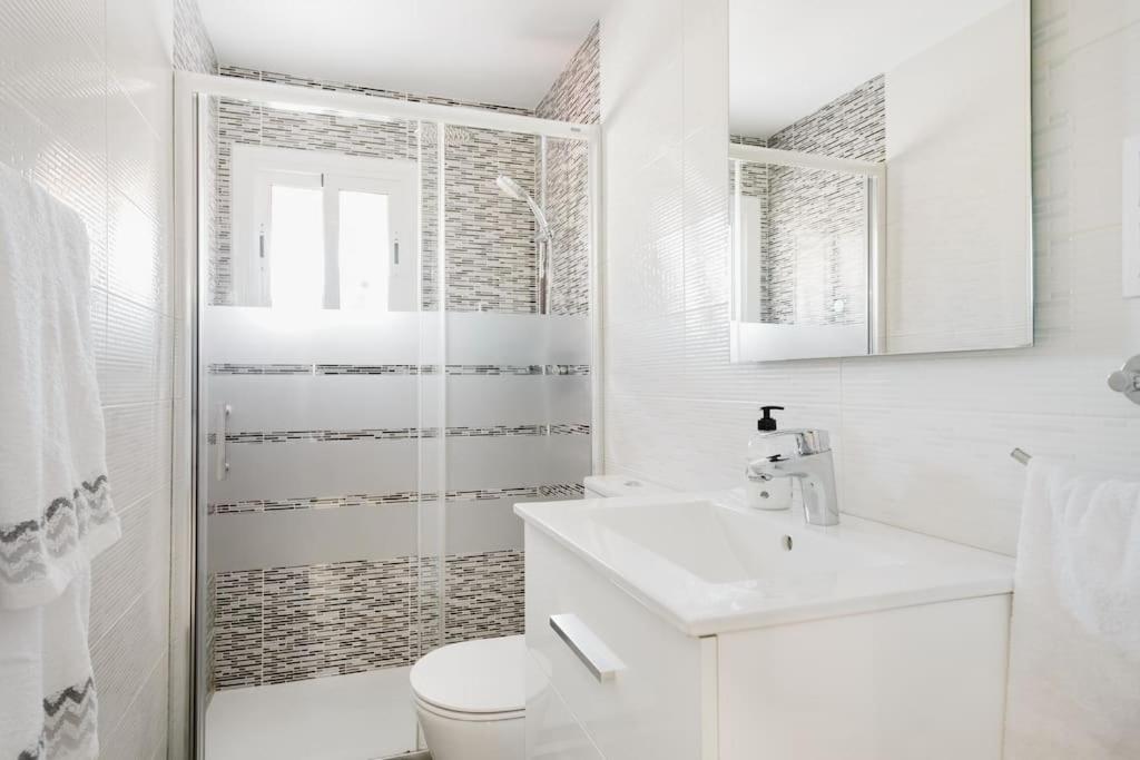 Habitaciones Bonitas Y Comodas L'Hospitalet de Llobregat Eksteriør billede